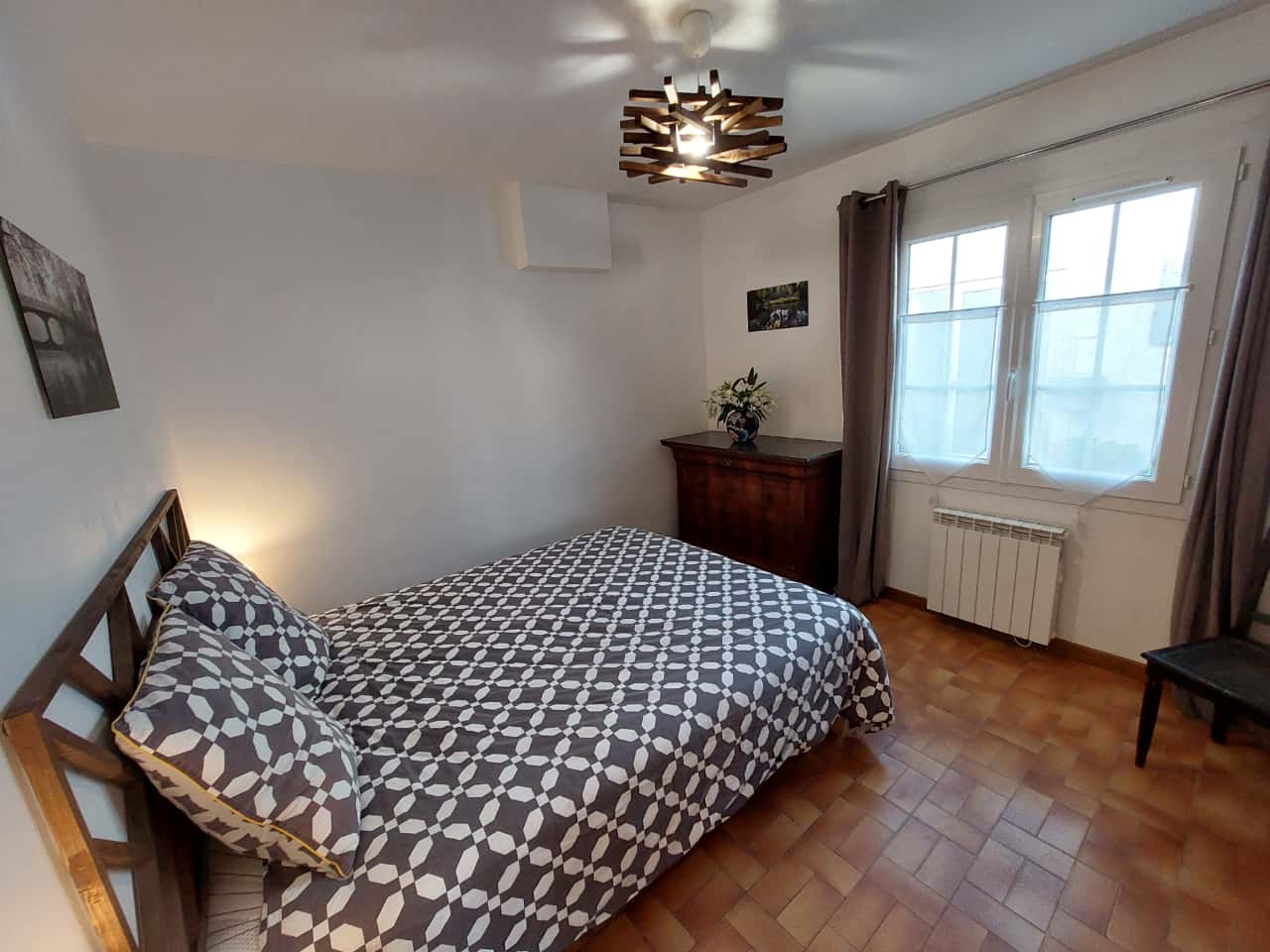 Chambre 1 lit double 160 cm